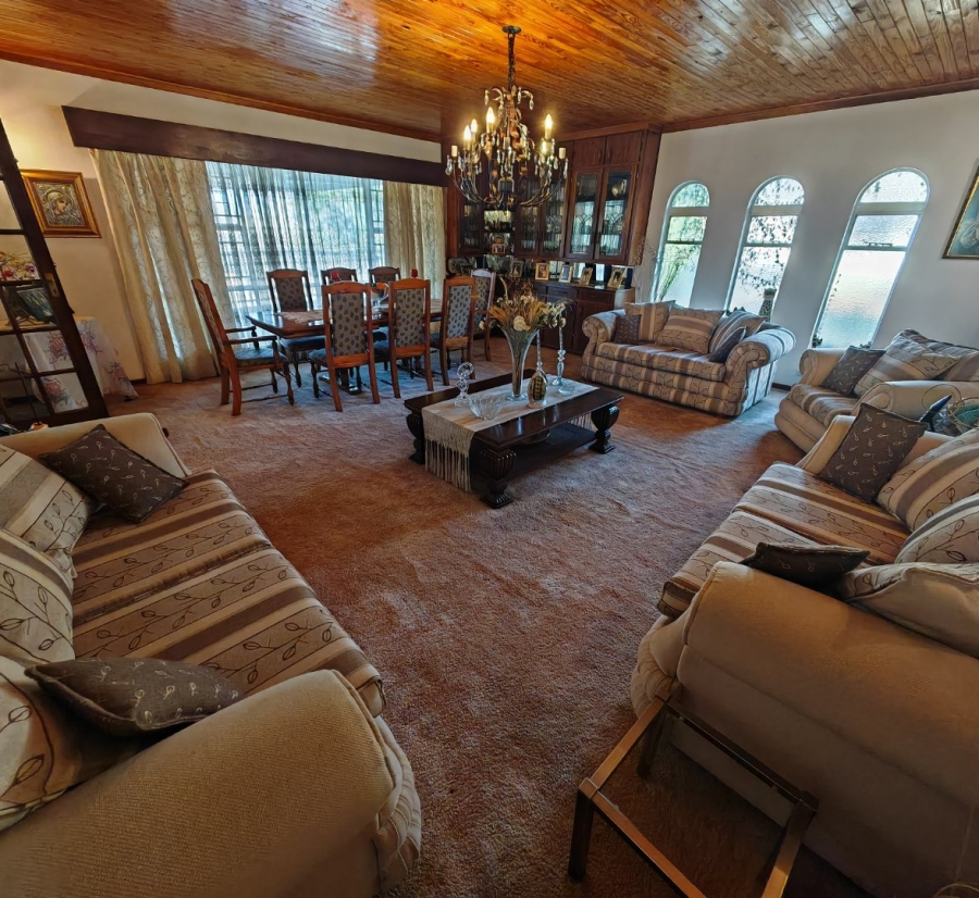 6 Bedroom Property for Sale in Heuwelsig Free State
